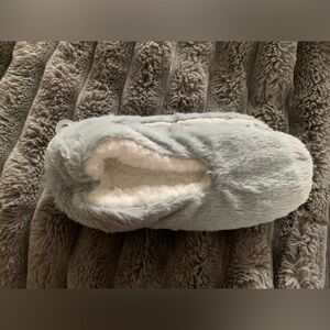 Cozy Gray Faux Fur Slippers